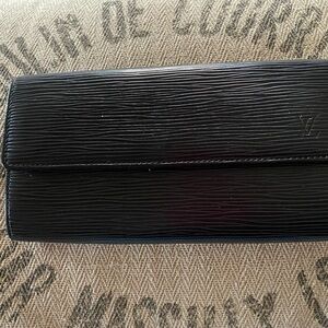 💯 GUARANTEED AUTHENTIC Louis Vuitton Sarah Long Wallet Epi Leather Black